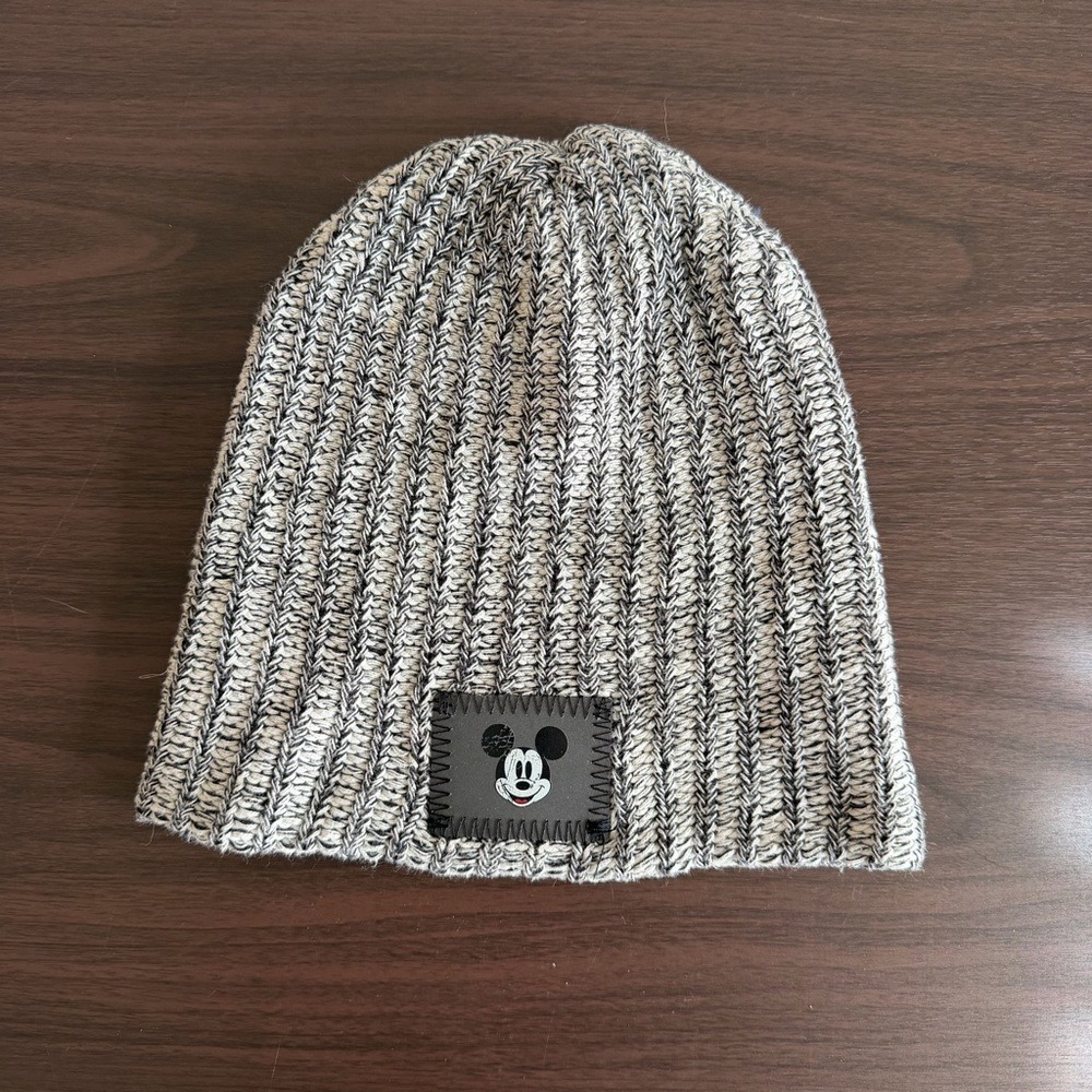 Love Your Melon Disney Mickey‎ Mouse Marled Ribbed Knit Beanie Black White Patch